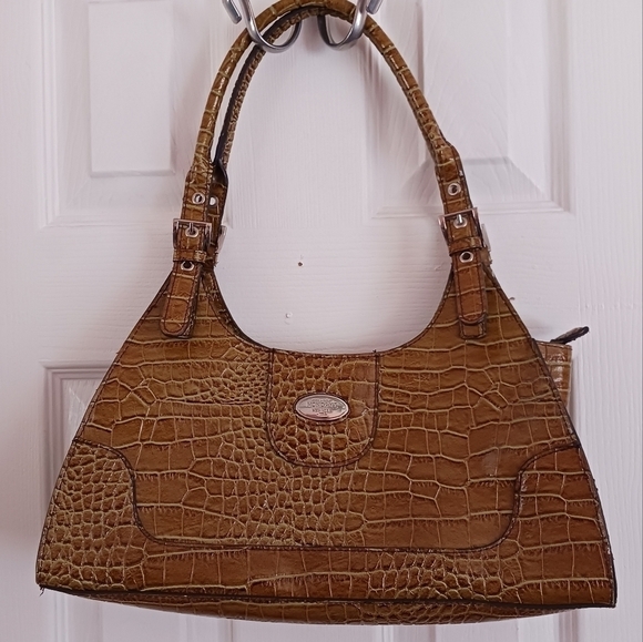 MONDANI New York Faux Reptile Print - Picture 1 of 10